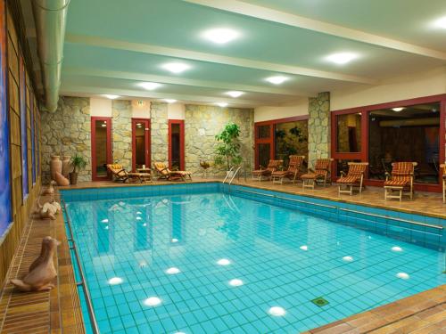 בריכת שחיה, Landhotel Der Schwallenhof in באד דריבורג בריכת שחיה, Landhotel Der Schwallenhof in באד דריבורג