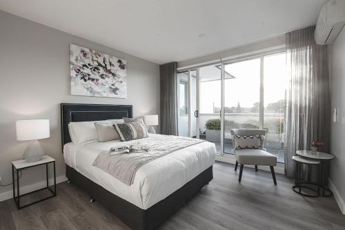 Stylish Penthouse plus Terrace in Malvern Stylish Penthouse plus Terrace in Malvern