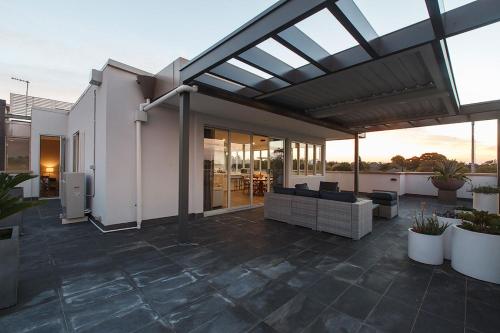 Stylish Penthouse plus Terrace in Malvern Stylish Penthouse plus Terrace in Malvern