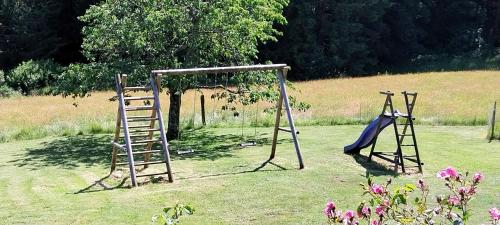 Blanche-Roche, Chambre et table d'hôtes au calme (Blanche-Roche, Chambre et table d'hotes au calme) in Saint-Ame Blanche-Roche, Chambre et table d'hôtes au calme (Blanche-Roche, Chambre et table d'hotes au calme) in Saint-Ame