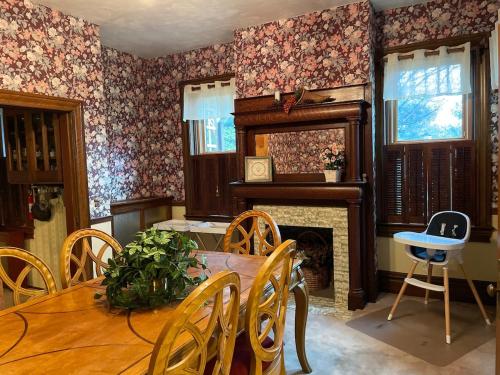 Historic & Charming Home just Steps from Deer Creek Winery in Uniontown (PA) Historic & Charming Home just Steps from Deer Creek Winery in Uniontown (PA)