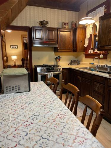 Historic & Charming Home just Steps from Deer Creek Winery in Uniontown (PA) Historic & Charming Home just Steps from Deer Creek Winery in Uniontown (PA)