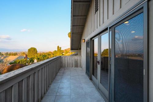 Luxury Hilltop Designer House w Pool Great View in 哈仙達崗 Luxury Hilltop Designer House w Pool Great View in 哈仙達崗