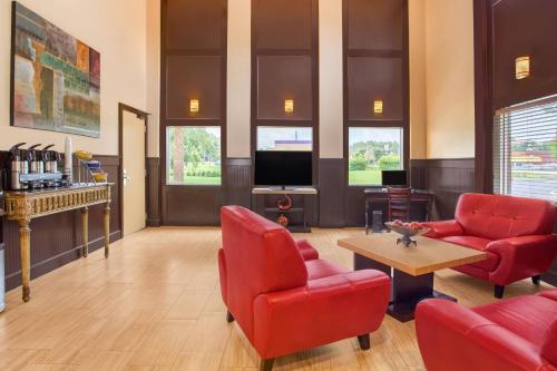 לובי, Days Inn by Wyndham Brooksville/Dade City in Brooksville לובי, Days Inn by Wyndham Brooksville/Dade City in Brooksville