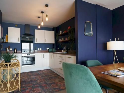 Létesítmények, City Centre Top Floor w Balcony Sunset Views Pass the Keys in Sailortown Létesítmények, City Centre Top Floor w Balcony Sunset Views Pass the Keys in Sailortown