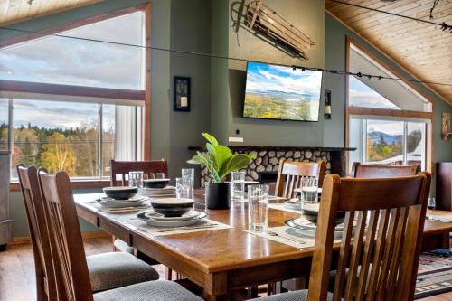 Facilities, The Chalet - Spacious 7 bedroom near Sugarloaf, on Snowmobile and UTV trails, Hiking, Golf and Flags in Carrabassett Valley (ME) Facilities, The Chalet - Spacious 7 bedroom near Sugarloaf, on Snowmobile and UTV trails, Hiking, Golf and Flags in Carrabassett Valley (ME)
