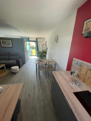 La case à Jean-Lou (La case a Jean-Lou) in Chateau-Renault La case à Jean-Lou (La case a Jean-Lou) in Chateau-Renault