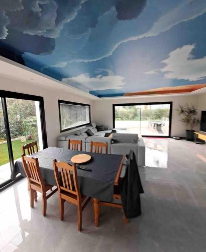 Villa Piscine-Jacuzzi in Les Groules Villa Piscine-Jacuzzi in Les Groules