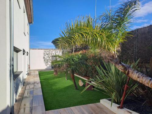 Villa Piscine-Jacuzzi in Les Groules Villa Piscine-Jacuzzi in Les Groules