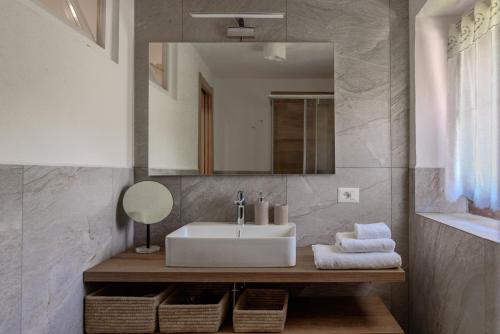 حمام, Apartment Il Nocciolo in Gembre حمام, Apartment Il Nocciolo in Gembre