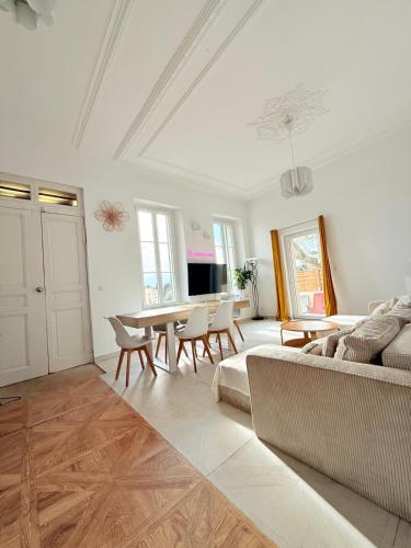 Shared lounge/TV area, L1 Duplex 10P Jacuzzi Terrasse Vue Mer et Montagne in Les Caillols Shared lounge/TV area, L1 Duplex 10P Jacuzzi Terrasse Vue Mer et Montagne in Les Caillols