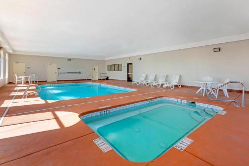Úszómedence, Comfort Inn & Suites in Socorro Úszómedence, Comfort Inn & Suites in Socorro
