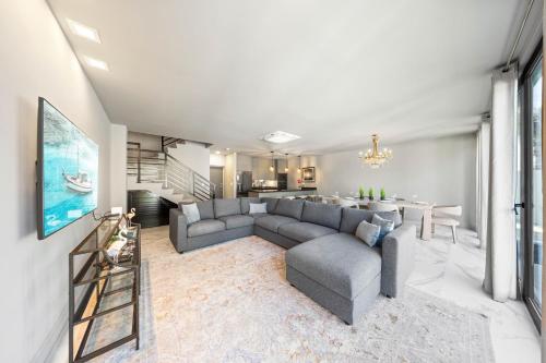 3BR with Jacuzzi & View by Bocobay in Westpunt 3BR with Jacuzzi & View by Bocobay in Westpunt