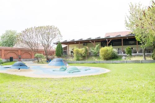 Restaurante, Penzion Kometa - rodinny pobyt u Novomlynskych jezer s komfortem, restauraci a detskou zonou in Pasohlavky Restaurante, Penzion Kometa - rodinny pobyt u Novomlynskych jezer s komfortem, restauraci a detskou zonou in Pasohlavky