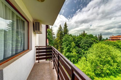 Erkély/terasz, Villa Kometa - 1BD Apt with Balcony & Forest View by Flat Manager in Pamporovo Erkély/terasz, Villa Kometa - 1BD Apt with Balcony & Forest View by Flat Manager in Pamporovo