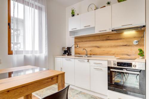 Konyha, Villa Kometa - 1BD Apt with Balcony & Forest View by Flat Manager in Pamporovo Konyha, Villa Kometa - 1BD Apt with Balcony & Forest View by Flat Manager in Pamporovo