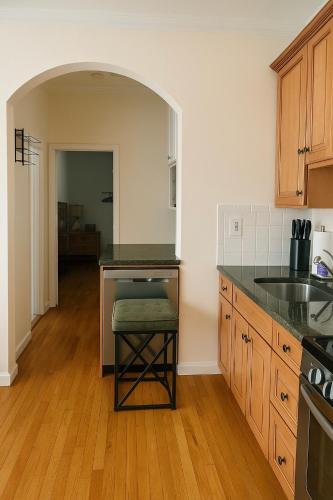 10 Min to NYC Quiet 1BR Flash Deal June 22 to 25 in Weehawken 10 Min to NYC Quiet 1BR Flash Deal June 22 to 25 in Weehawken