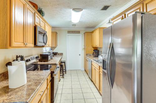 1 Mi to Dtwn Waycross Home with Furnished Porch in Waycross 1 Mi to Dtwn Waycross Home with Furnished Porch in Waycross