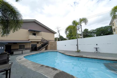 Swimming pool, Valentine Hotel near Fields Ave Swimming pool, Valentine Hotel near Fields Ave