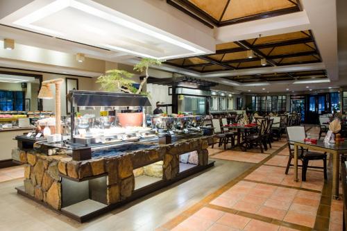 Restoran, Waterfront Insular Hotel Davao in Davao Restoran, Waterfront Insular Hotel Davao in Davao