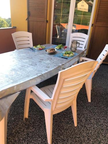 Erkély/terasz, HOME SÉRÉNITÉ (HOME SERENITE) in Haselbourg Erkély/terasz, HOME SÉRÉNITÉ (HOME SERENITE) in Haselbourg