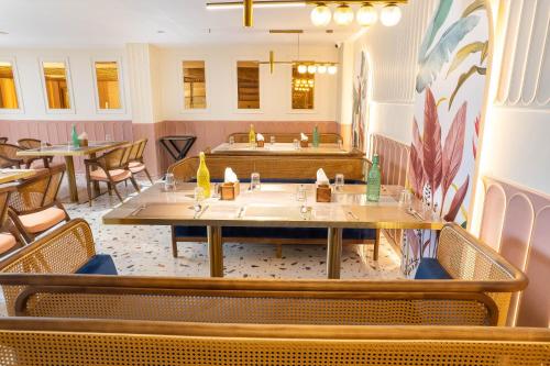 Restaurante, Trunk &Trolley ,A Luxury Boutique Hotel Gachibowli in Hyderabad Restaurante, Trunk &Trolley ,A Luxury Boutique Hotel Gachibowli in Hyderabad