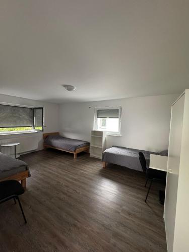 Unterkunft nahe Flughafen, mit Dachterrasse, 3 Schlafzimmer in Filderstadt Unterkunft nahe Flughafen, mit Dachterrasse, 3 Schlafzimmer in Filderstadt