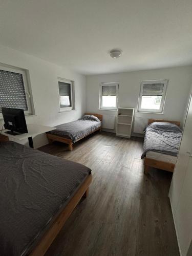 Unterkunft nahe Flughafen, mit Dachterrasse, 3 Schlafzimmer in Filderstadt Unterkunft nahe Flughafen, mit Dachterrasse, 3 Schlafzimmer in Filderstadt