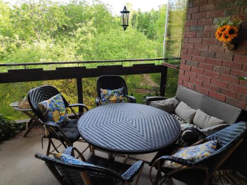 Balcony/terrace, Next door to the President, 70's vintage luxury in Munkkiniemi Balcony/terrace, Next door to the President, 70's vintage luxury in Munkkiniemi