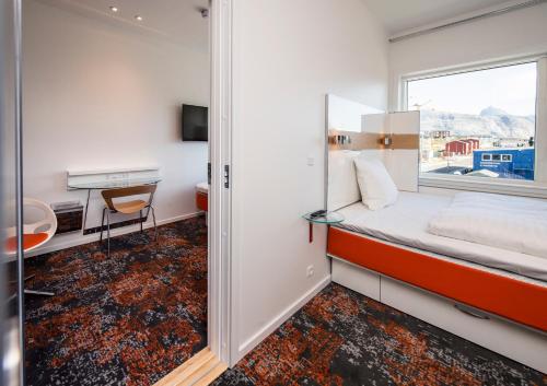 HHE Express in Nuuk HHE Express in Nuuk