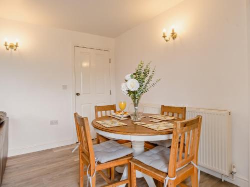 Facilities, 2 Bed in Newport 90243 in Newport North Facilities, 2 Bed in Newport 90243 in Newport North