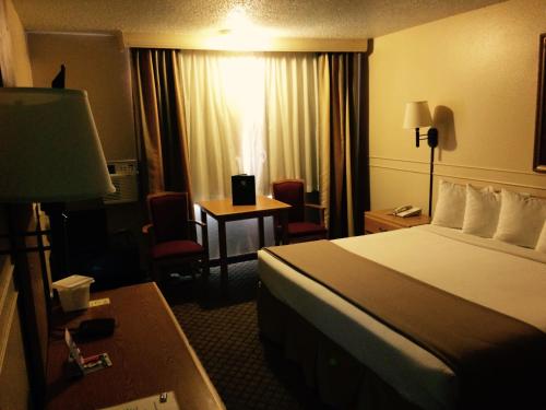 探险旅馆 - 格伦伍德温泉 (Adventure Inn - Glenwood Springs) in 格伦伍德斯普林斯(CO) 探险旅馆 - 格伦伍德温泉 (Adventure Inn - Glenwood Springs) in 格伦伍德斯普林斯(CO)