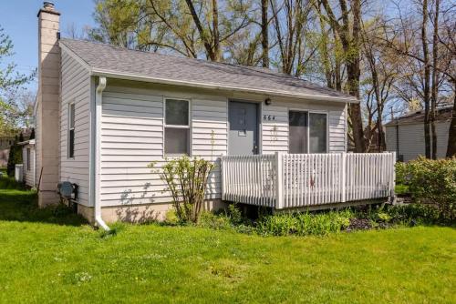 Corporate insurance or family vacation in Wolverine lake in Commerce Township (MI) Corporate insurance or family vacation in Wolverine lake in Commerce Township (MI)