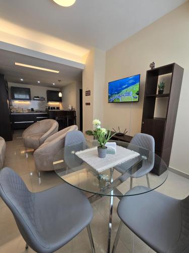 Shared lounge/TV area, Acogedor y Centrico Apto 2hab-1bano in Maracaibo Shared lounge/TV area, Acogedor y Centrico Apto 2hab-1bano in Maracaibo