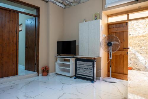 設施, Traditional Stone House in Vouni, Quiet Stay with Courtyard & BBQ in 禾尤尼 設施, Traditional Stone House in Vouni, Quiet Stay with Courtyard & BBQ in 禾尤尼