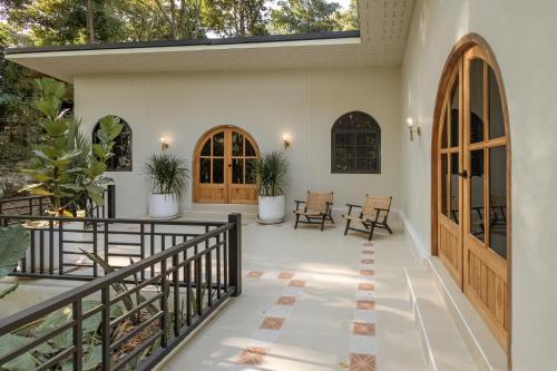 Balcony/terrace, Indie Beach Bungalows in Koh Chang Tai Balcony/terrace, Indie Beach Bungalows in Koh Chang Tai