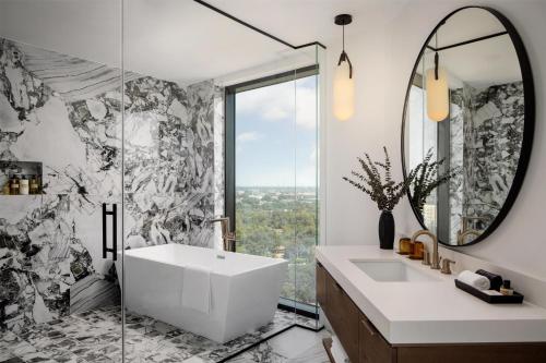 화장실, Thompson Houston, by Hyatt in 휴스턴 (TX) 화장실, Thompson Houston, by Hyatt in 휴스턴 (TX)