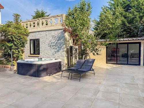 Villa avec jacuzzi, sauna&cinema in Triel-Sur-Seine Villa avec jacuzzi, sauna&cinema in Triel-Sur-Seine