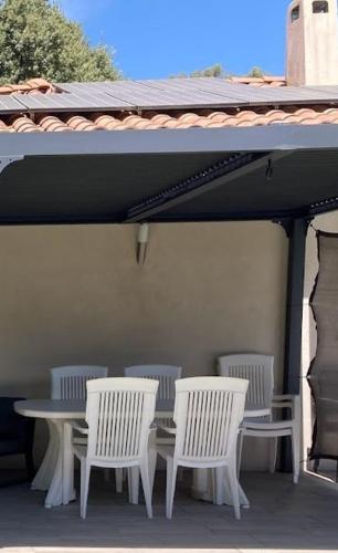 Chambre d'hote, SdB & acces prive, piscine, jardin in Gemenos Chambre d'hote, SdB & acces prive, piscine, jardin in Gemenos