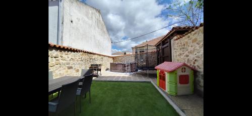 A szálláshely kívülről, La Casa del Médico (La Casa del Medico) in Cerezo De Abajo A szálláshely kívülről, La Casa del Médico (La Casa del Medico) in Cerezo De Abajo