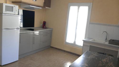 Konyha, T2 dans maison de village in Ganges Konyha, T2 dans maison de village in Ganges