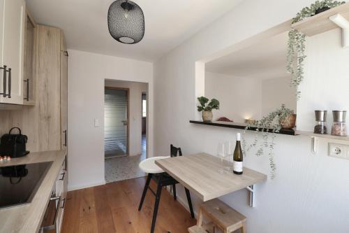 مطبخ, helloYOU apartments I Wohntraum am Wasser I Zentral I Parkplatz I Nahewein in Bad Kreuznach مطبخ, helloYOU apartments I Wohntraum am Wasser I Zentral I Parkplatz I Nahewein in Bad Kreuznach