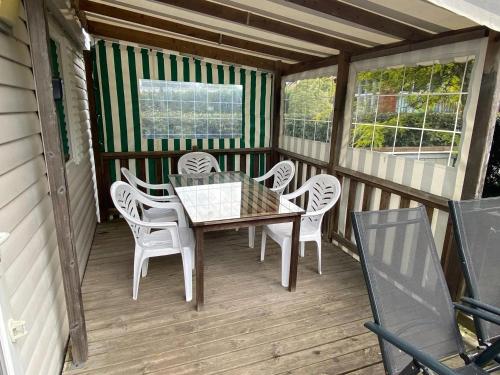 Balcony/terrace, Bungalow Confort Gastes Jacuzzi in Gastes Balcony/terrace, Bungalow Confort Gastes Jacuzzi in Gastes