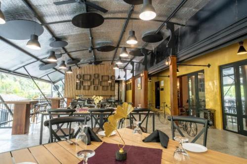 Restaurant, Hotel Grand Minaro in Homagama Restaurant, Hotel Grand Minaro in Homagama