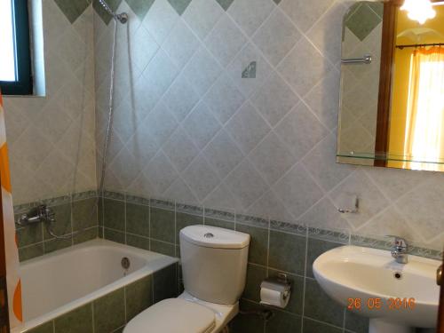 Baño, Ktima Nikola in Marmari Baño, Ktima Nikola in Marmari