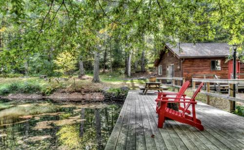 Cozy Cottage Rental with Small Private Pond in Canadensis, Pennsylvania in Canadensis Cozy Cottage Rental with Small Private Pond in Canadensis, Pennsylvania in Canadensis