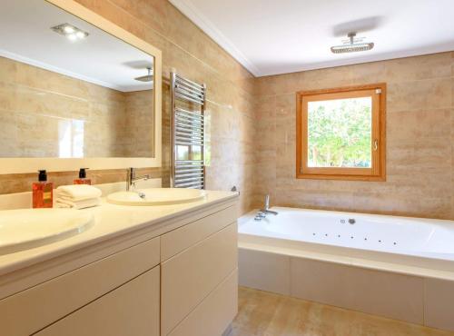 Villa Can Cardona Sea views Perfect 4 families in Aravaca Villa Can Cardona Sea views Perfect 4 families in Aravaca