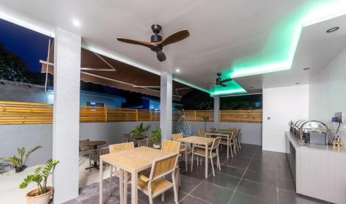 Restaurant, Kirulhiya Maldives Escape in Omadhoo Restaurant, Kirulhiya Maldives Escape in Omadhoo