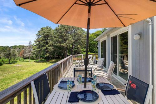 Water Access Sunsets Walk to Restaurants in West Dennis (MA) Water Access Sunsets Walk to Restaurants in West Dennis (MA)