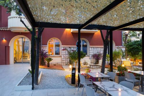 Kert, Hotel Royalmar in Cagnes-sur-Mer Kert, Hotel Royalmar in Cagnes-sur-Mer